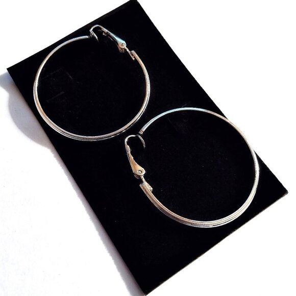 1 1/2" Avon Pinpoint Edge Hoop Clip On Earrings Vintage Silver Tone Large Round - Picture 4 of 5